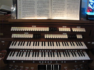 Click here to download a 2592 x 1944 JPG image showing the stop sweep of the Rodgers 755 Digital Church Organ.