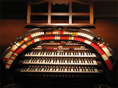 Click here to download a 2592 x 1944 JPG image showing the playing table of the 3/45 Mighty Walker Digital Theatre Organ.