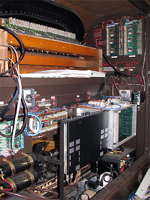Click here to download a 1944 x 2592 JPG image showing the inside of the console.