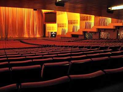 Click here to download a 1600 x 1200 JPG image showing the right side of the auditorium as viewed from the back rows of seats.