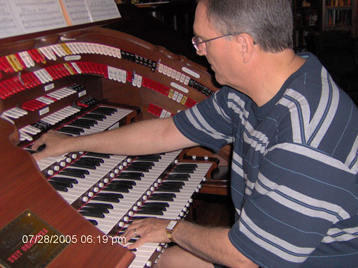 Click here to download a 2048 x 1536 JPG image of Ron Carter at the console of his massive Allen GW-IV Digital Theatre Organ.