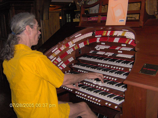 Click here to download a 2048 x 1536 JPG image of the Bone Doctor giving the huge organ a gleeful go.