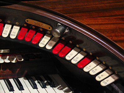 Click here to download a 2592 x 1944 JPG image showing the right bolster of the Mighty WurliTzer Theatre Pipe Organ.