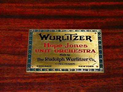 Click here to download a 2592 x 1944 JPG image showing the name plate of the Mighty WurliTzer Theatre Pipe Organ.