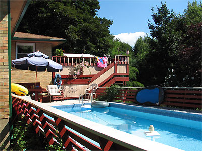 Click here to download a 2592 x 1944 JPG image showing the above-ground swimming pool at the Dan Rowland Residence.