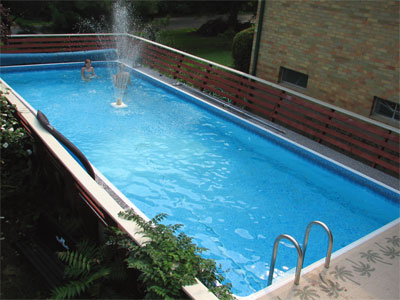 Click here to download a 2592 x 1944 JPG image showing the swimming pool as seen from the elevated deck.