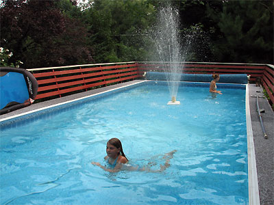 Click here to download a 2592 x 1944 JPG image showing the grand children enjoying the swimming pool.