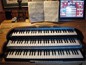 Click here to learn more about the Mighty MidiTzer Virtual Theatre Pipe Organ installed at the Rowland Residence in Akron, Ohio.