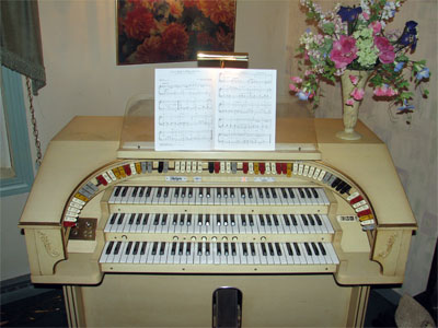 Click here to download a 2592 x 1944 JPG image showing the stop sweep of the Mighty Rodgers 321 Analogue Electronic Theatre Organ.