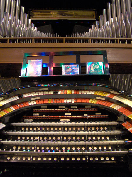 Click here to download a 1536 x 2048 JPG image showing the back rail stops on the 4/42 Mighty WurliTzer Theatre Pipe Organ installed at Roaring 20's Pizza and Pipes in Ellenton, Florida.