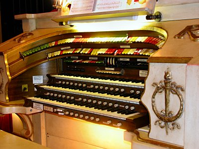 Click here to download a 2816 x 2112 JPG image showing the playing table of the 3/11 Mighty Mller Theatre Pipe Organ installed at the Rylander Theatre in Americus, Georgia.