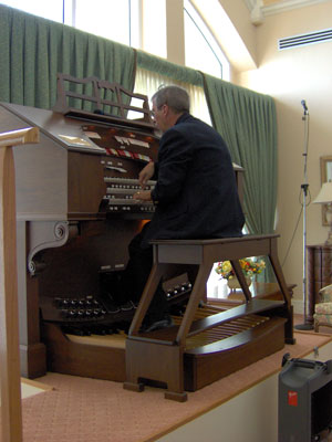 Click here to download a 1536 x 2048 JPG image of Tom Hoehn at the console of the Mighty Allen MDS317EX Digital Theatre Organ installed at the Woodlands in Shell Point, Florida.