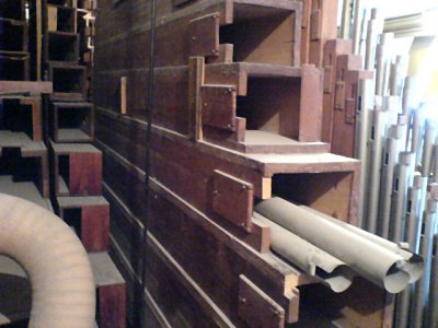 Click here to download a 640 x 480 JPG image showing a stack of large Tibia pipes.