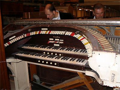 Click here to download a 1024 x 768 JPG image showing the console of the Skandia 2/7 Mighty WurliTzer Theatre Pipe Organ being restored in the City Hall of Stockholm, Sweden.