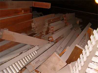 Click here to download a 1024 x 768 JPG image showing the console of the Skandia 2/7 Mighty WurliTzer Theatre Pipe Organ being restored in the City Hall of Stockholm, Sweden.