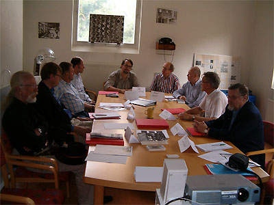 Click here to download a 1024 x 768 JPG image showing the club members getting the restoration discussion underway.