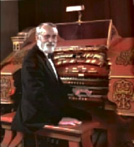Bill Snyder at the Tennessee Theatre 3/16 Mighty WurliTzer Theatre Pipe Organ.
