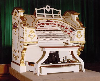 Click here to visit the official website of the Stockport Town Hall 4/20 Mighty WurliTzer.