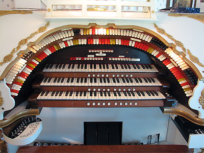 Click here to download a 2592 x 1944 JPG image showing the stop sweep of the 3/17 Mighty WurliTzer Theatre Pipe Organ.