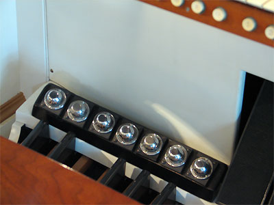 Click here to download a 2592 x 1944 JPG image showing the toe studs and swell shoes of the 3/17 Mighty WurliTzer Theatre Pipe Organ.