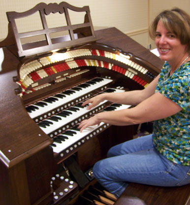 Click here to download a 1932 x 2082 JPG image of Sue Smith enjoying the Mighty Walker RTO 3/35 Digital Theatre Organ that Bob built.