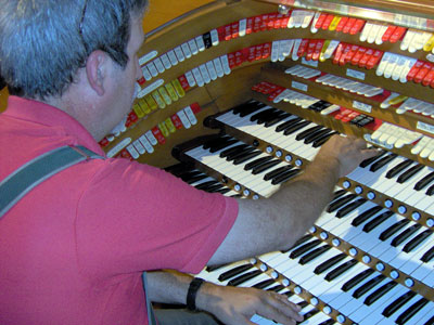 Click here to download a 2048 x 1536 JPG image of Tom Hoehn at the console of the J. Tyson Forker Memorial 4/32 Mighty WurliTzer Theatre Pipe Organ installed at Grace Baptist Church in Sarasota, Florida.