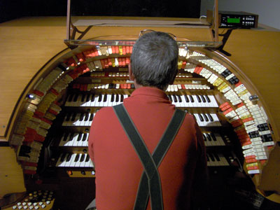 Click here to download a 2048 x 1536 JPG image showing Tom Hoehn at the console of the J. Tyson Forker Memorial 4/32 Mighty WurliTzer Theatre Pipe Organ installed at Grace Baptist Church in Sarasota, Florida.