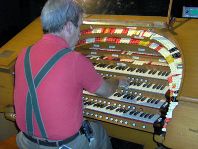 Click here to download a 2048 x 1536 JPG image of Tom Hoehn at the console of the J. Tyson Forker Memorial 4/32 Mighty WurliTzer Theatre Pipe Organ installed at Grace Baptist Church in Sarasota, Florida.