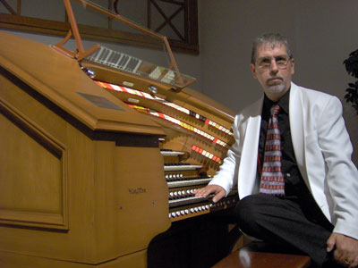 Click here to download a 2048 x 1536 JPG image of Tom Hoehn at the J. Tyson Forker Memorial 4/32 Mighty WurliTzer Theatre Pipe Organ installed at Grace Baptist Church in Sarasota, Florida.