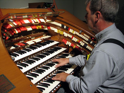 Click here to download a 2582 x 1945 JPG image showing Tom Hoehn at the console of the J. Tyson Forker Memorial 4/32 Mighty WurliTzer Theatre Pipe Organ installed at Grace Baptist Church in Sarasota, Florida.