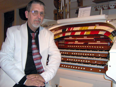 Click here to listen to Tom Hoehn playing the 3/24 Mighty Kimball Theatre Pipe Organ.