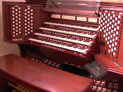 Click here to download a 2048 x 1536 JPG image showing the beautiful console of the massive 4/93 Rodgers/Rufatti/Wicks Church Pipe Organ.