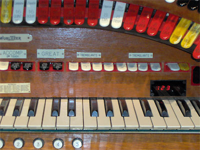 Click here to download a 2048 x 1536 JPG image showing the right end of the back rail of the 3/16 Mighty WurliTzer Theatre Pipe Organ installed at Tom Worthington High School, Columbus, Ohio.