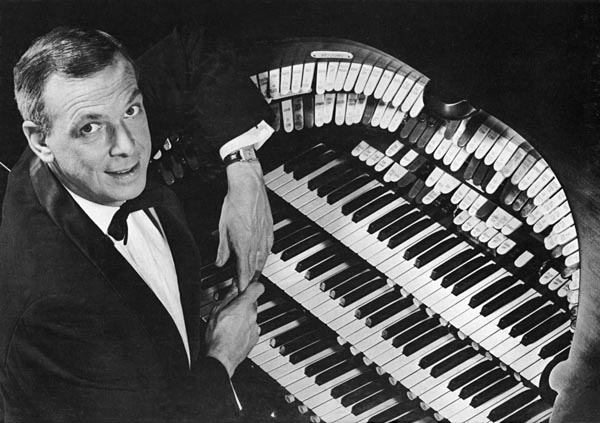 Click here to visit the memorial page of the legendary George Wright, master of the Theatre Pipe Organ.